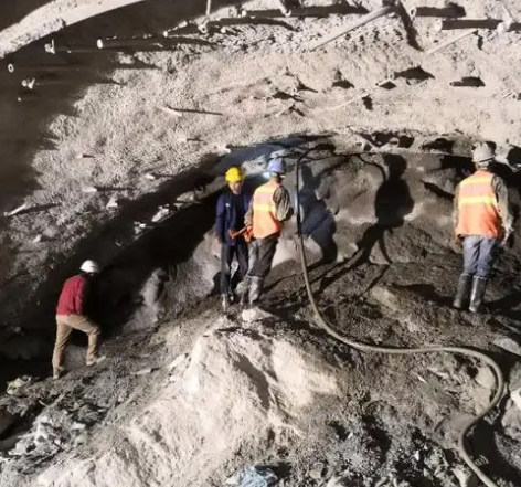 孝昌拱顶带模注浆料的施工流程及注意事项